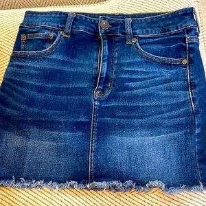 Denim frayed mini skirt